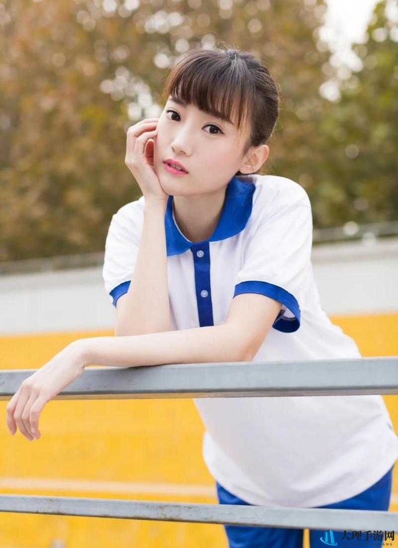 13 女学生小嫩苞 XXX：未成年少女的成长之痛