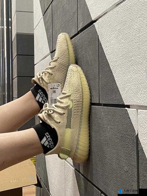 yeezy350 亚洲限定亚麻 2024：独特设计，引领潮流